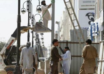 2 millones de trabajadores dejan Arabia Saudí por crisis económica