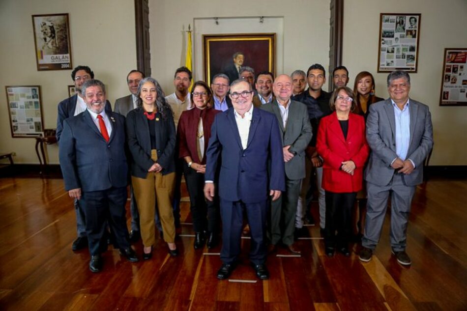 La oposición exige al gobierno que aplique los acuerdos de paz en Colombia