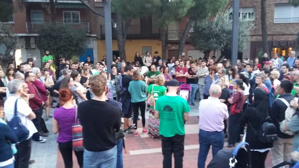 Decenas de personas se concentran en Alcorcón en repulsa a la represión policial durante un desahucio