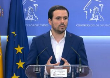 Garzón reprocha al Gobierno un año de incumplimiento de acuerdos y los ‘guiños’ a la derecha