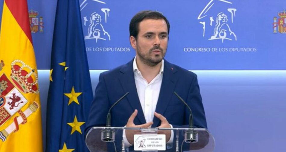 Garzón reprocha al Gobierno un año de incumplimiento de acuerdos y los ‘guiños’ a la derecha