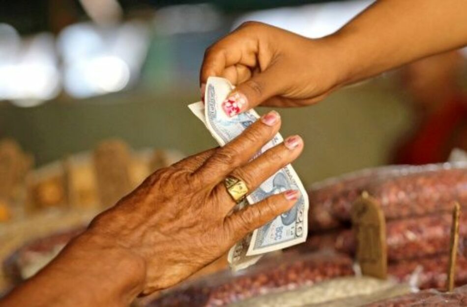 EE.UU. limita remesas familiares y transacciones a Cuba