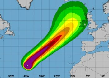 Meteorólogos predicen la próxima llegada del potente huracán Lorenzo a Europa
