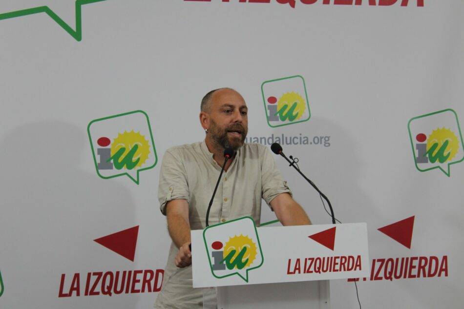 Ernesto Alba (IU): «El Gobierno andaluz utiliza a Vox de tapadera para bajar los impuestos a los ricos y privatizar por la puerta de atrás»