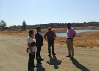 Ismael Sánchez denuncia la política hidrológica andaluza en su visita a los Lagos del Serrano