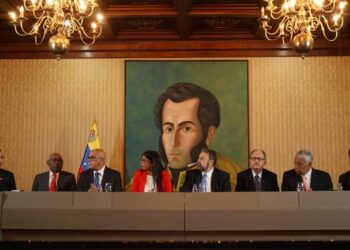 El gobierno y la oposición venezolanas alcanzan acuerdos para superar el conflicto político