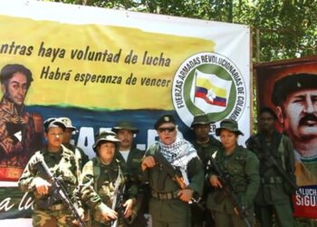 El comandante de las FARC Jesús Santrich reitera la intención de regresar a las armas en un nuevo video