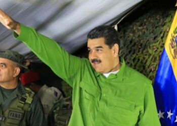 Maduro revisa operación de unidades militares desplegadas en la frontera