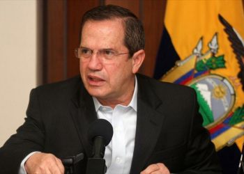 Canciller de Correa acusa a Moreno de colaborar con la CIA