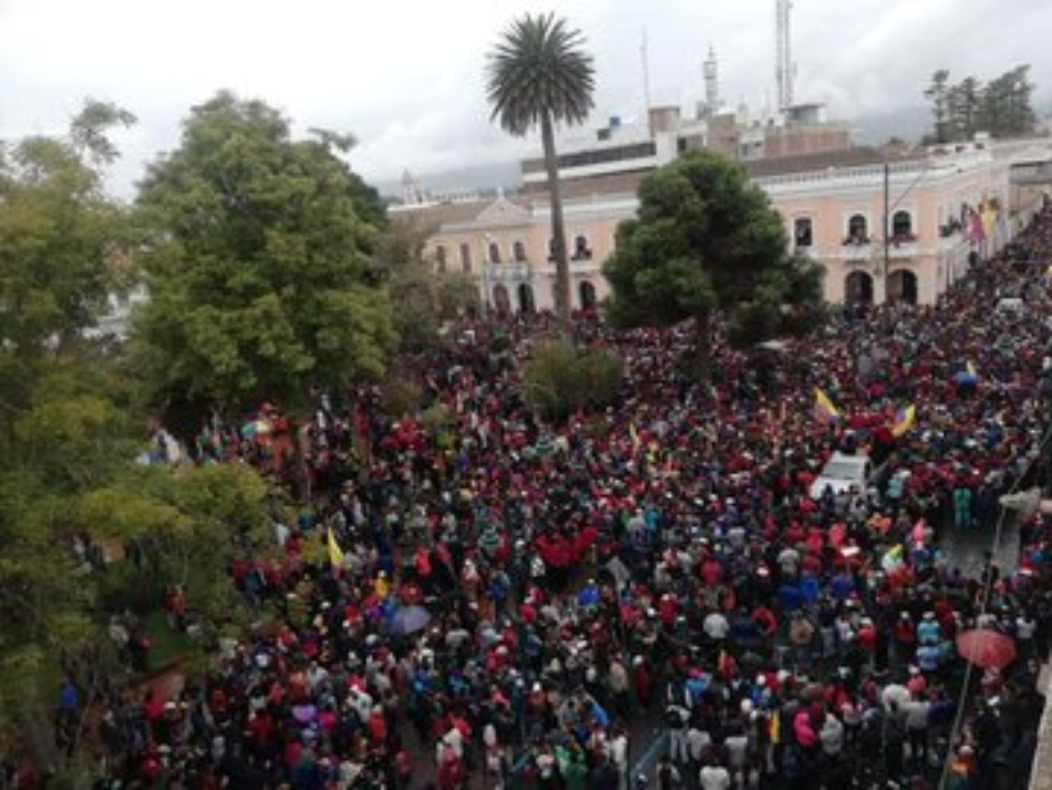 Ecuador. El paro se fortalece al sumarse pueblos enteros en apoyo al levantamiento indígena-campesino