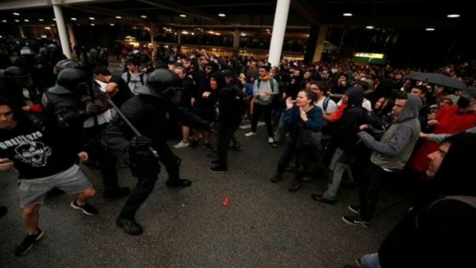 Al menos 78 heridos tras represión contra protestas en Barcelona