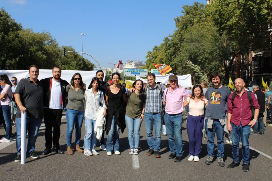 Alberto Garzón muestra el “total apoyo” de IU en la manifestación por el olivar para “responder” así a las “agresiones de Trump” y sus tasas, y “evitar la especulación” de los intermediarios