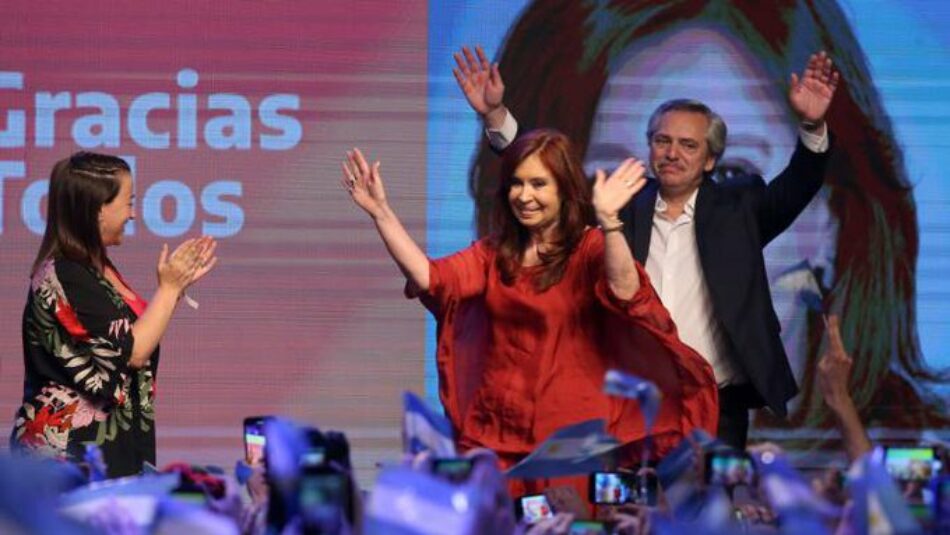 IU felicita a Alberto Fernández y a Cristina Fernández por la “indiscutible victoria” decidida por el pueblo argentino “para acabar con las políticas neoliberales salvajes”