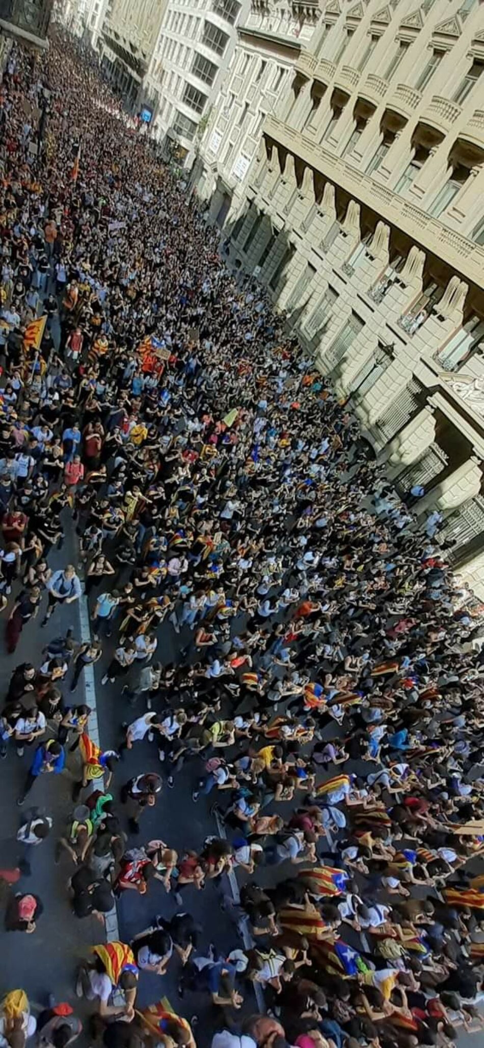 ¡Más de 200.000 estudiantes en la manifestación de Barcelona y decenas de miles más en todo Catalunya! La juventud catalana contra la represión y por la república
