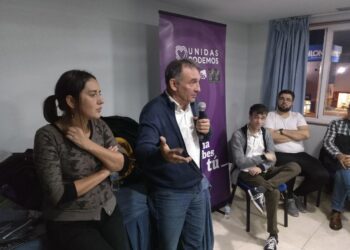 Enrique Santiago defiende en Ponferrada “medidas para fijar servicios públicos al territorio y crear empleo”