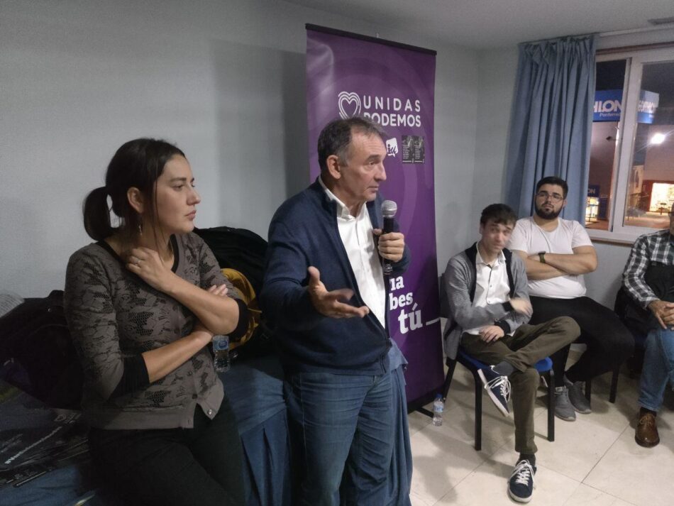 Enrique Santiago defiende en Ponferrada “medidas para fijar servicios públicos al territorio y crear empleo”