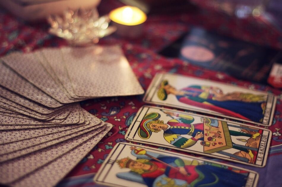 Conocer el futuro al consultar el tarot