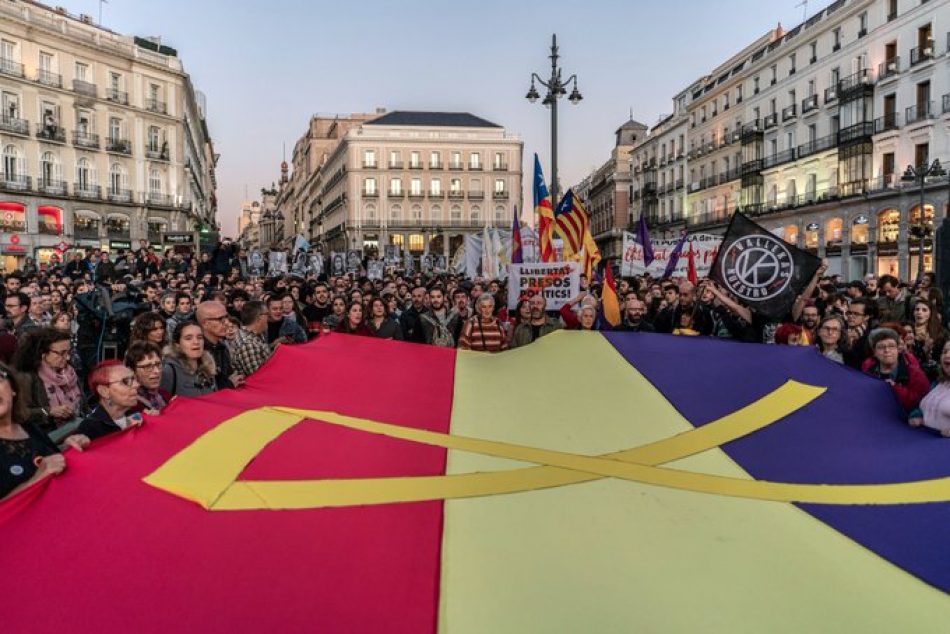 Cordones de seguridad, cargas policiales en Madrid y provocaciones de la extrema derecha en el sexto día de movilizaciones