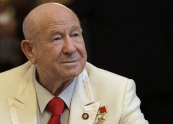 Muere Alexei Leonov, primera persona en realizar un “paseo espacial”