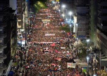 Marchan en Uruguay contra reforma constitucional