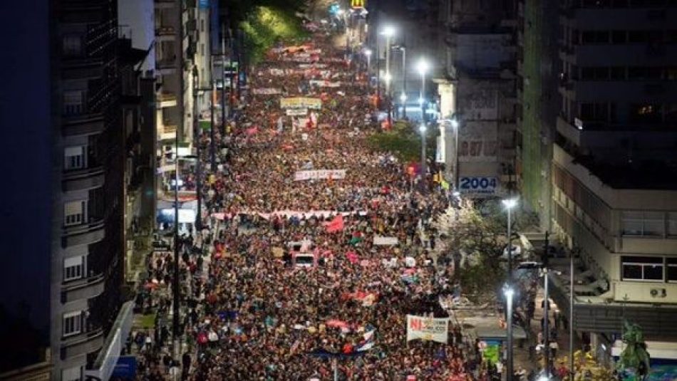 Marchan en Uruguay contra reforma constitucional