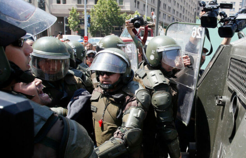 Chile. Denuncian que detenidos fueron «crucificados» en Comisaría de Peñalolén