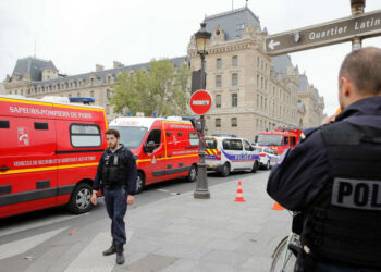 Un ataque con arma blanca se salda con la muerte de cuatro agentes de policía en París, Francia