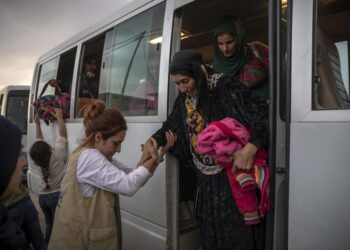El último flujo de refugiados a Irak supera el umbral de las 10.000 personas, mientras en Siria aumentan las necesidades humanitarias