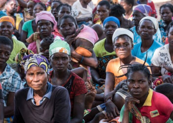 Miles de desplazados por la violencia enturbian las elecciones generales en el norte de Mozambique