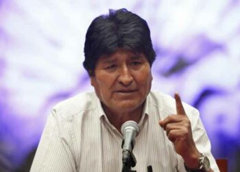 Denuncia Evo Morales retención en Bolivia de una delegación argentina