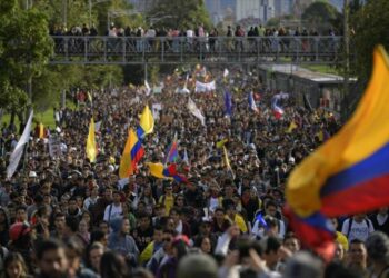 Arreaza: Bogotá quiere encubrir su crisis deportando a venezolanos