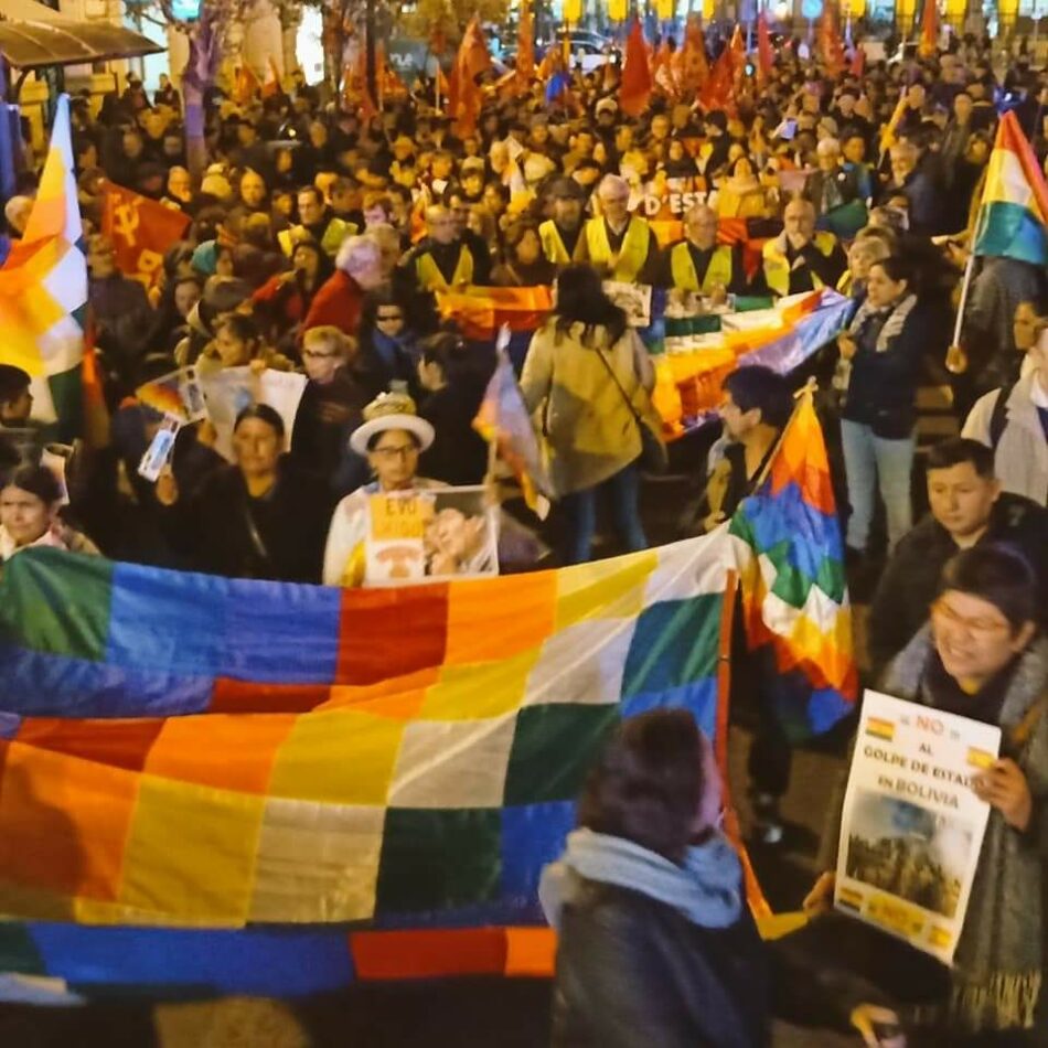 Centenares de personas protestan en València contra el golpe de Estado de Bolivia