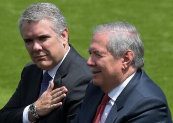 Los ocho y la falsa democracia colombiana
