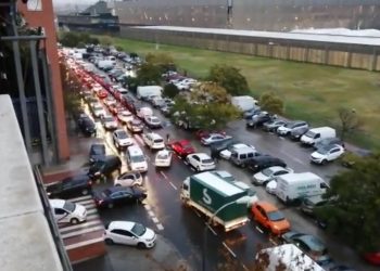 La Copa Davis inunda de coches el barrio de San Fermín