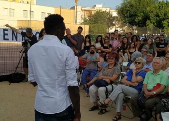 Vecinas de la Macarena denuncian la “cobardía” de Vox al poner el foco en los menores no acompañados para “rapiñar” votos en campaña