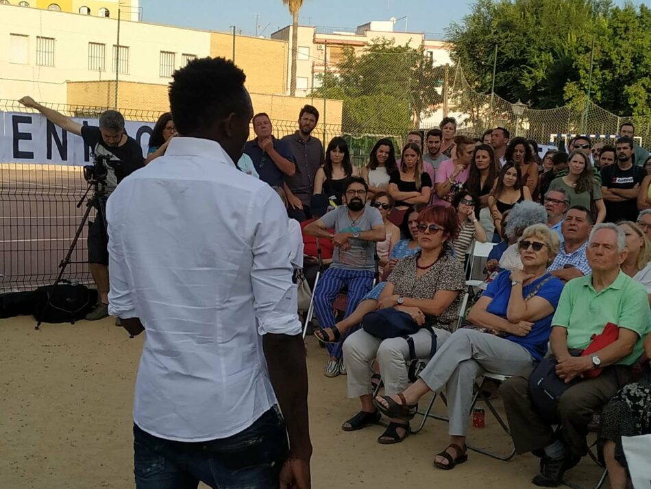 Vecinas de la Macarena denuncian la “cobardía” de Vox al poner el foco en los menores no acompañados para “rapiñar” votos en campaña
