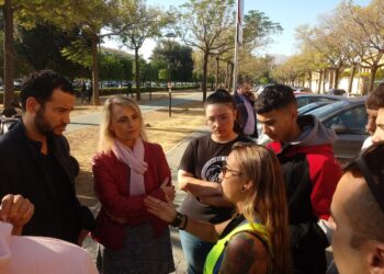Adelante Sevilla reclama al Ayuntamiento que se implique en la defensa del alumnado del IES Torreblanca
