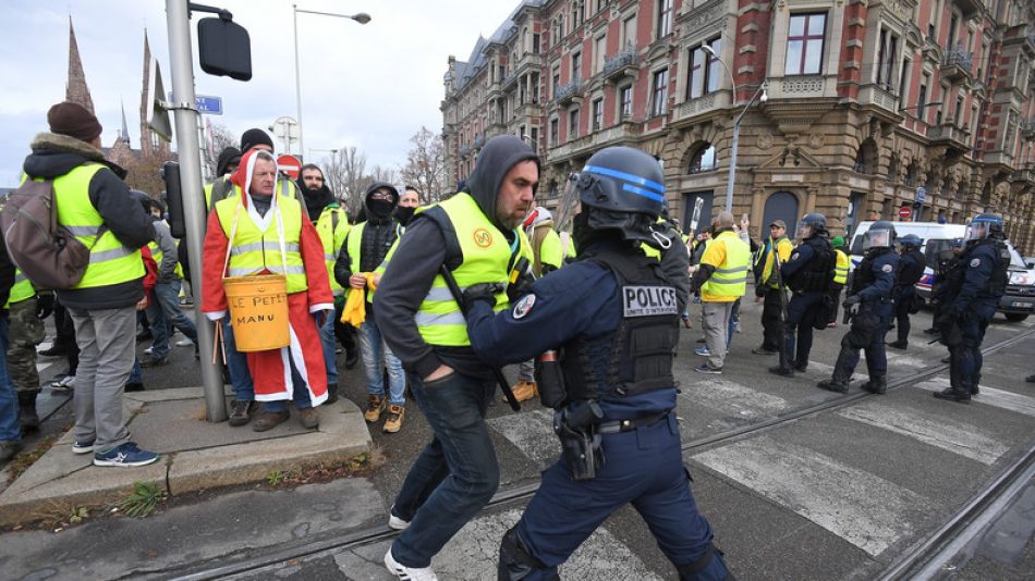 Más de 100 detenidos en las protestas de los chalecos amarillos en Francia