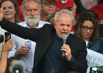 Lula pide a los brasileños que sigan con lucha para cambiar el país