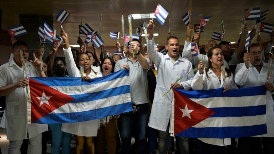 Médicos vuelven a Cuba tras su secuestro por el gobierno de facto de Bolivia