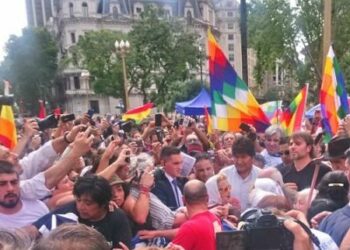 Evo Morales participó de la ronda de las Madres de Plaza de Mayo