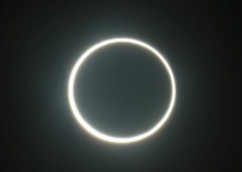 Millones de personas observan último eclipse solar de 2019