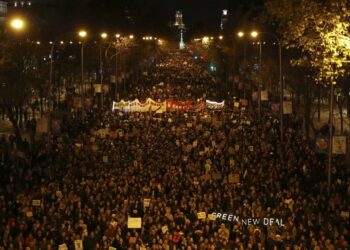 Más de 500.000 personas abarrotan las calles de Madrid para exigir medidas ante la emergencia climática