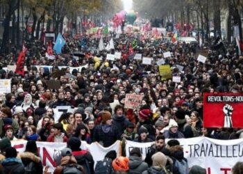 Francia se echa a las calles: éxito masivo del paro contra la reforma de las pensiones de Macron