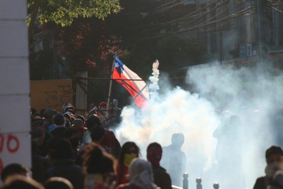 Chile. Uso intensivo de lacrimógenas: La guerra química del Estado contra el pueblo