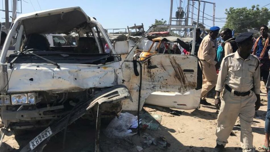 Al menos 61 muertos en Somalia tras un atentado con coche bomba