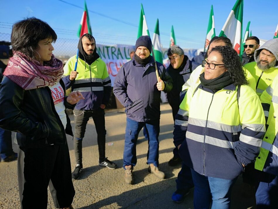 Teresa Rodríguez muestra su apoyo a los trabajadores despedidos por la subcontrata de Alestis