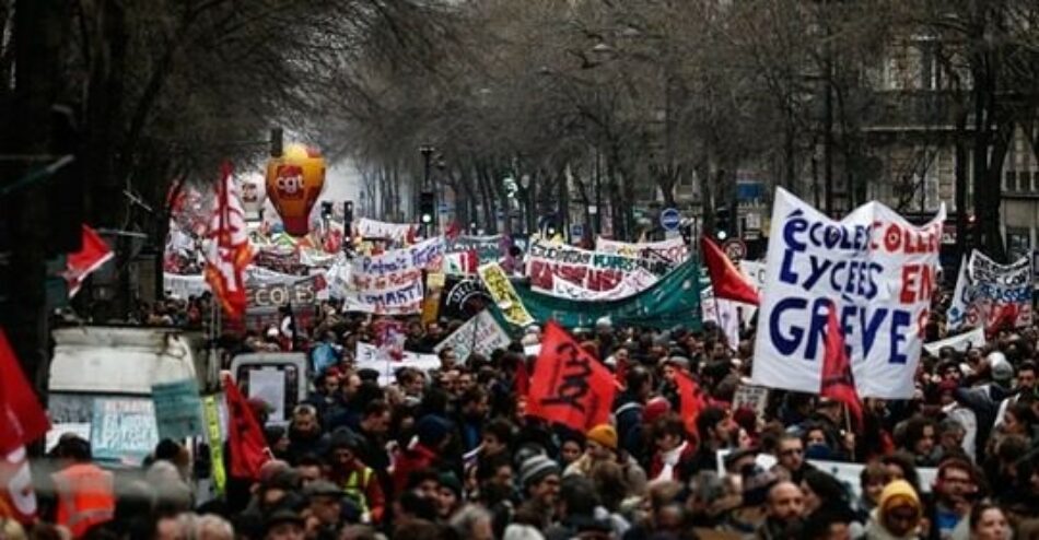 Francia. La movilización continúa, el aislamiento de Macron también