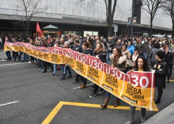 Los servicios públicos y el comercio se suman durante la mañana al amplio seguimiento de la huelga general de Euskadi y Navarra en la industria