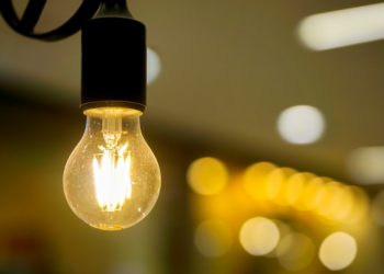 La factura de la luz del usuario medio se situó en 2019 en 854 euros, un 61,3% más cara que hace 15 años